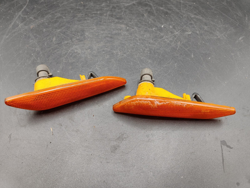 Alfa Romeo 156 2.4JTD 110kW Diesel 2000 Front Orange Indicator Turn Light Set
