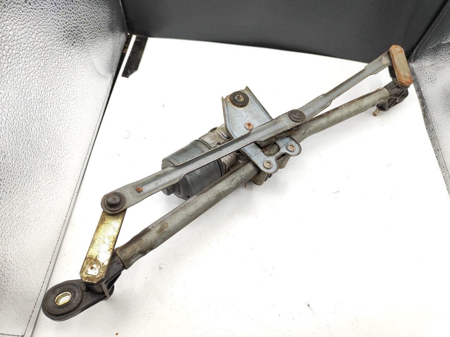 Alfa Romeo GT 2.0 JTS 2004 LHD Front Wiper Linkage Motor 0390241514