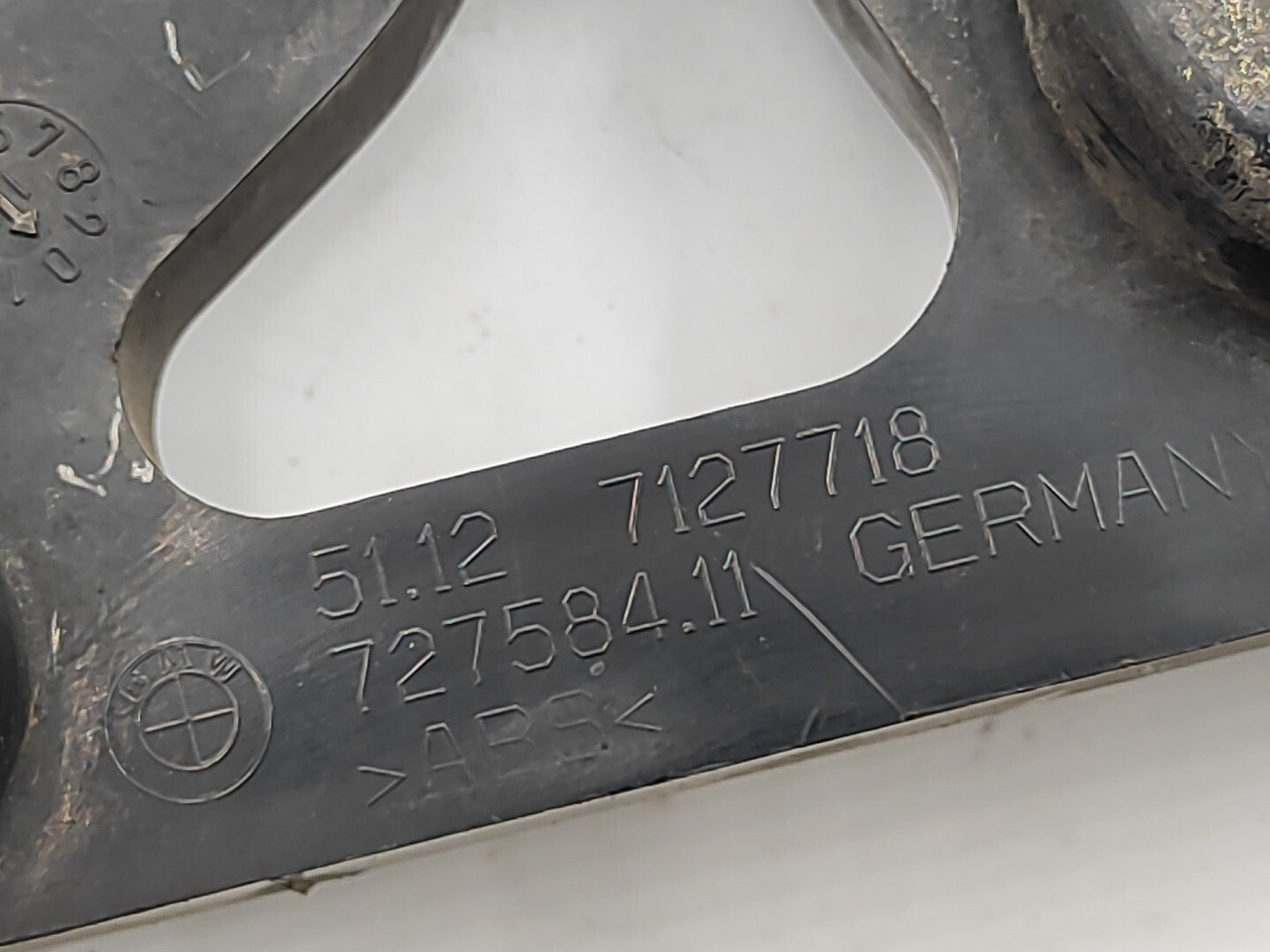 BMW 3 Series E91 Estate 2006 Rear Right Side Bumper Bracket 7127718 51127127718