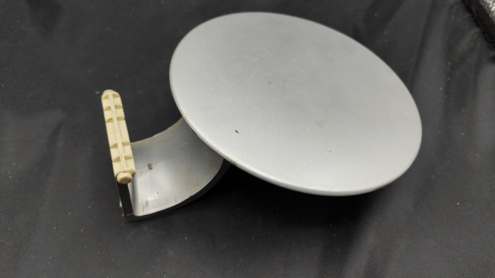 Ford Mondeo MK2 2000 Rear Fuel Tank Cap Silver Cover 93BGF405A02AF