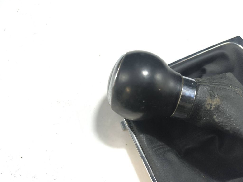 Volkswagen PASSAT B6 2008 Gear lever shifter trim leather knob 