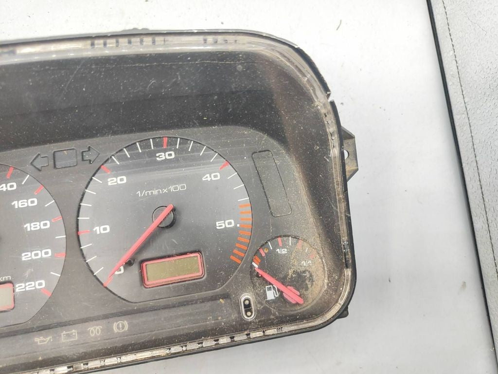 88311188 Volkswagen Golf III 1991 speedometer instrument cluster 