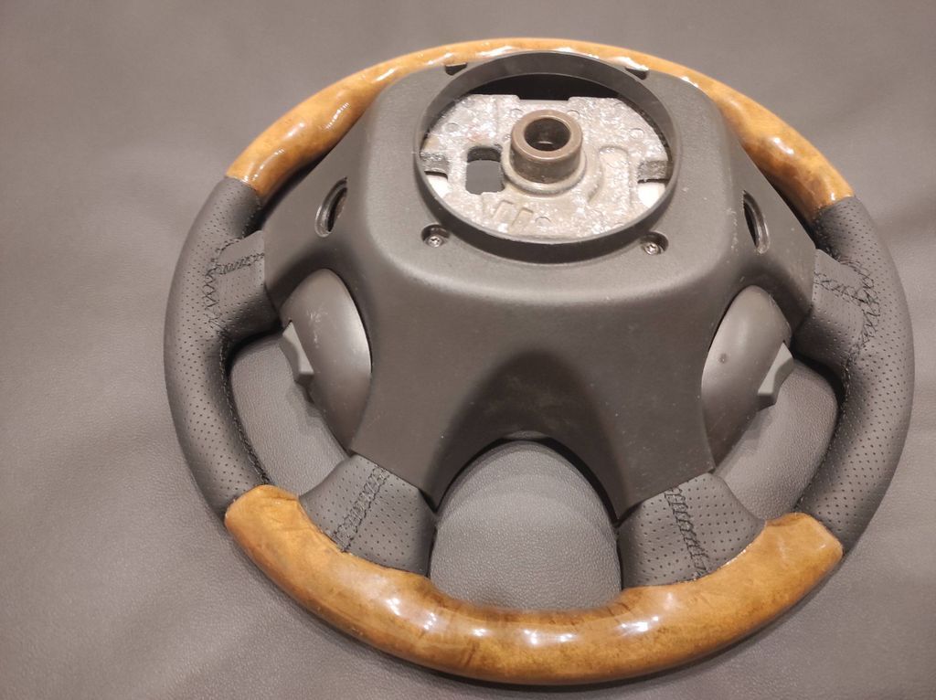 Jaguar S-Type 1999 Steering wheel XR8314K147BAW 