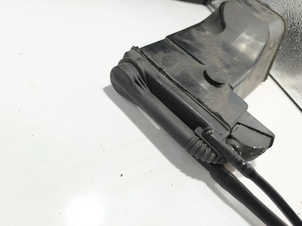 Opel Tigra B 1.4i 66kW 2005 Active carbon filter fuel vapor canister 