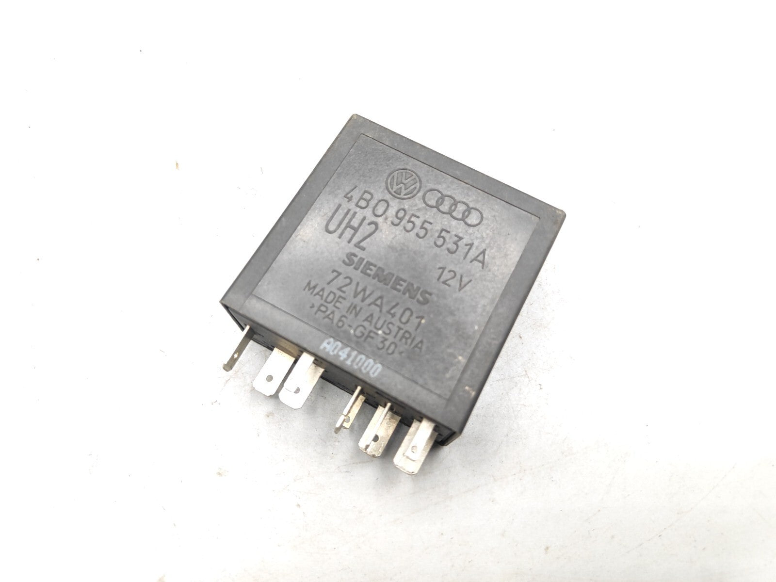 Volkswagen Passat B5 1998 Windshield Wiper Module ECU Relay 4B0955531A