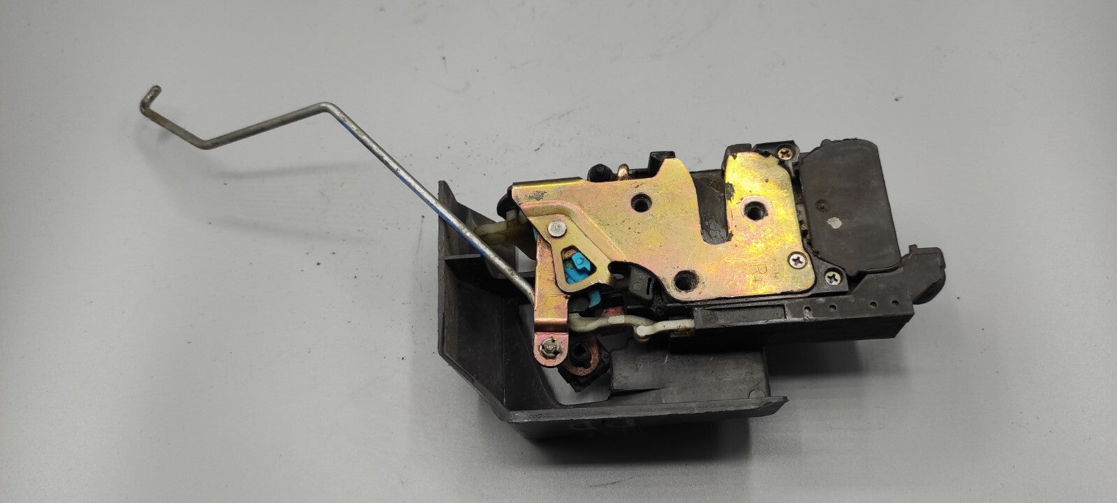 Alfa Romeo 156 SW 2.4JTD 110kW 2002 LHD Front Right Door Lock Latch 18110242