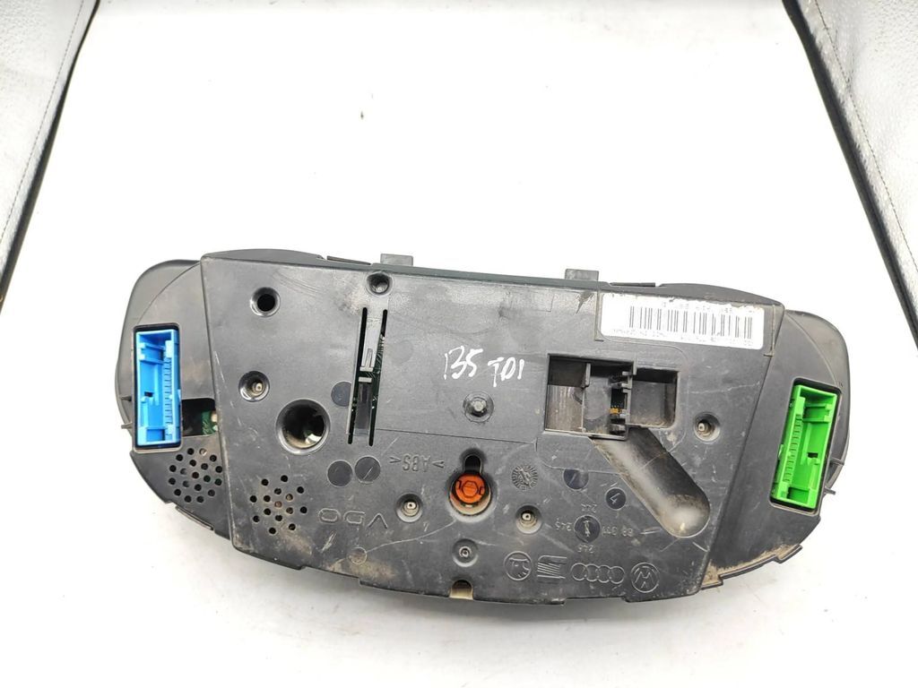 Volkswagen PASSAT B5 1.9TDI 1997 speedometer instrument cluster 3B0919880D 