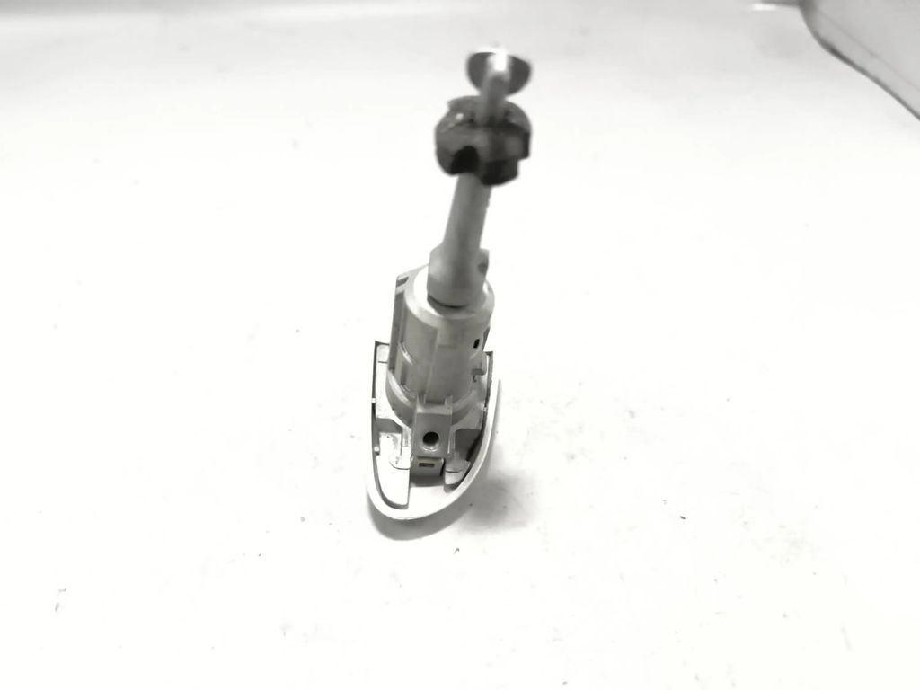 Mazda 3 III BM BN 2.0 121kW 2014 front left door exterior handle cap / NO KEY