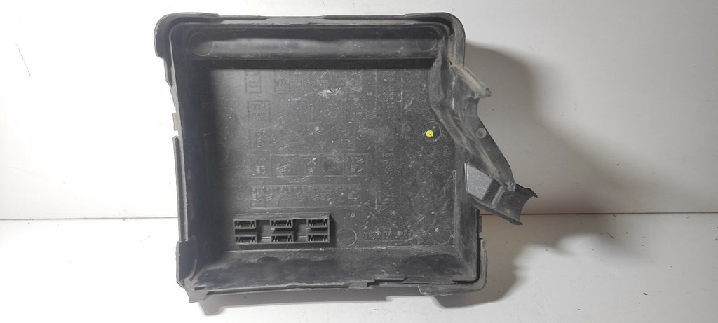 Alfa Romeo 147 1.9JTD 85kW 2002 Engine Bay Fuse Box Relay Cover Cap