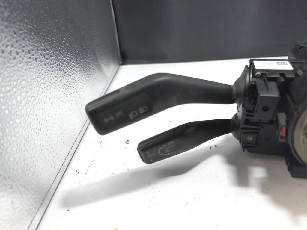 Volkswagen PASSAT B6 1.8 2006 Wiper turn signal stalk switch 3C9953513B 