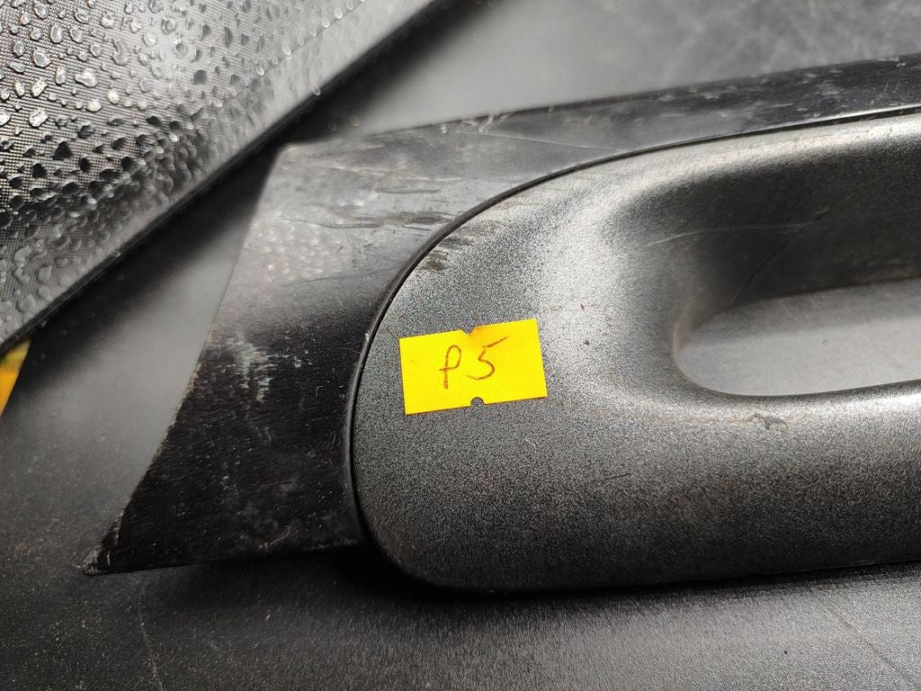 Fiat Marea 2000 Front bumper upper radiator grill / With small defect