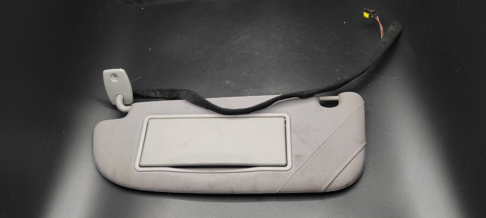 Peugeot 607 3.0i V6 2002 LHD Front Left Side Sun Visor Cover