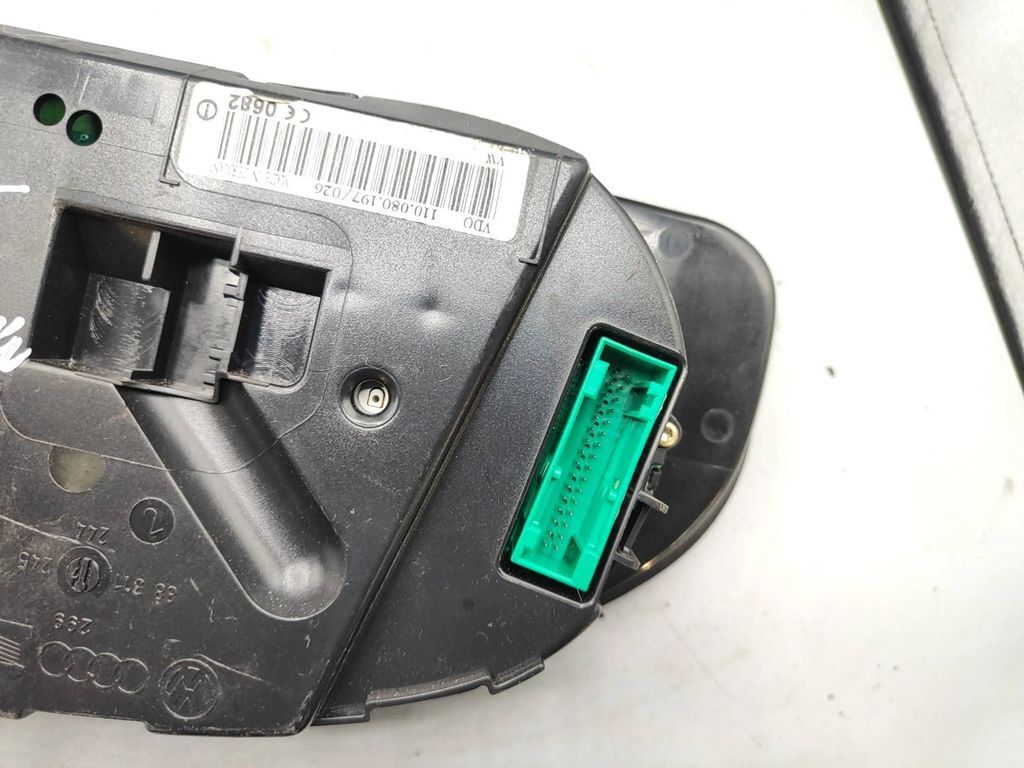 Volkswagen PASSAT B5.5 1.9TDI 2001 speedometer instrument cluster 3B0920809C 