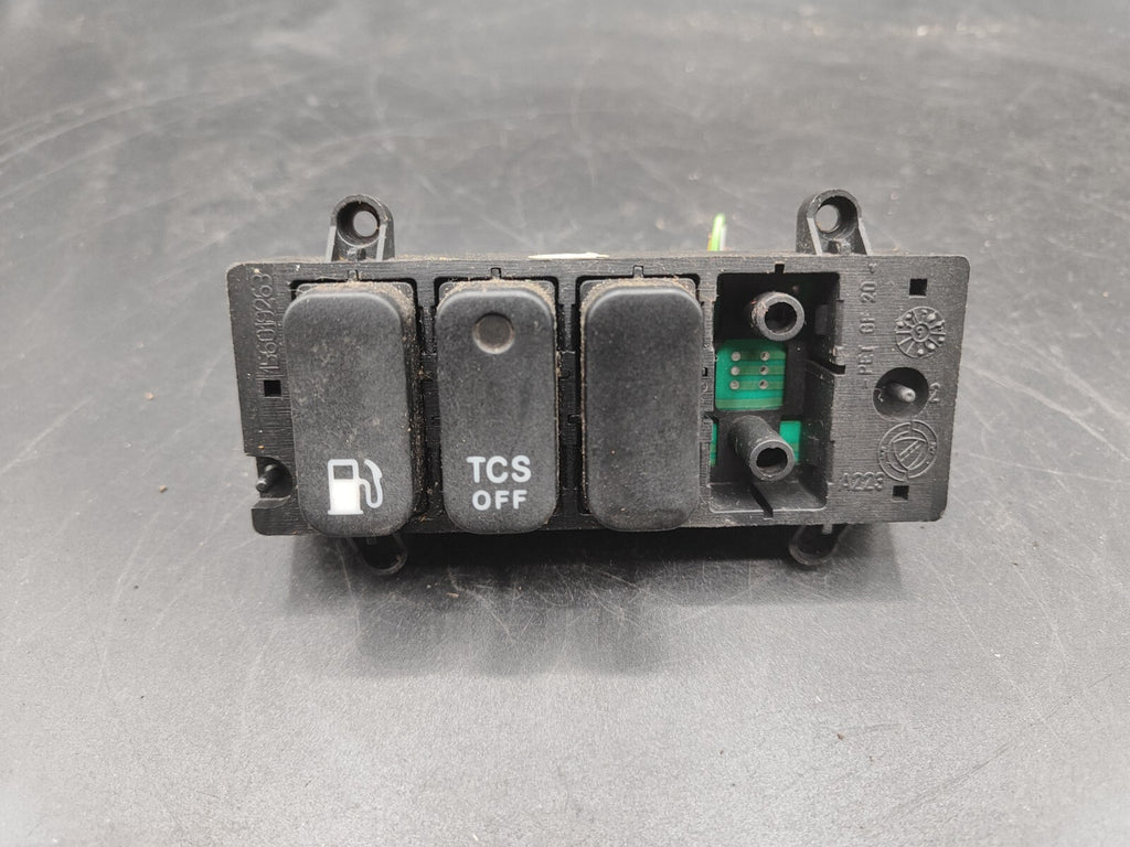 Alfa Romeo 166 2.4JTD 110kW 10V 2003 ASR Fuel Flap Cap Switch Button 156019263