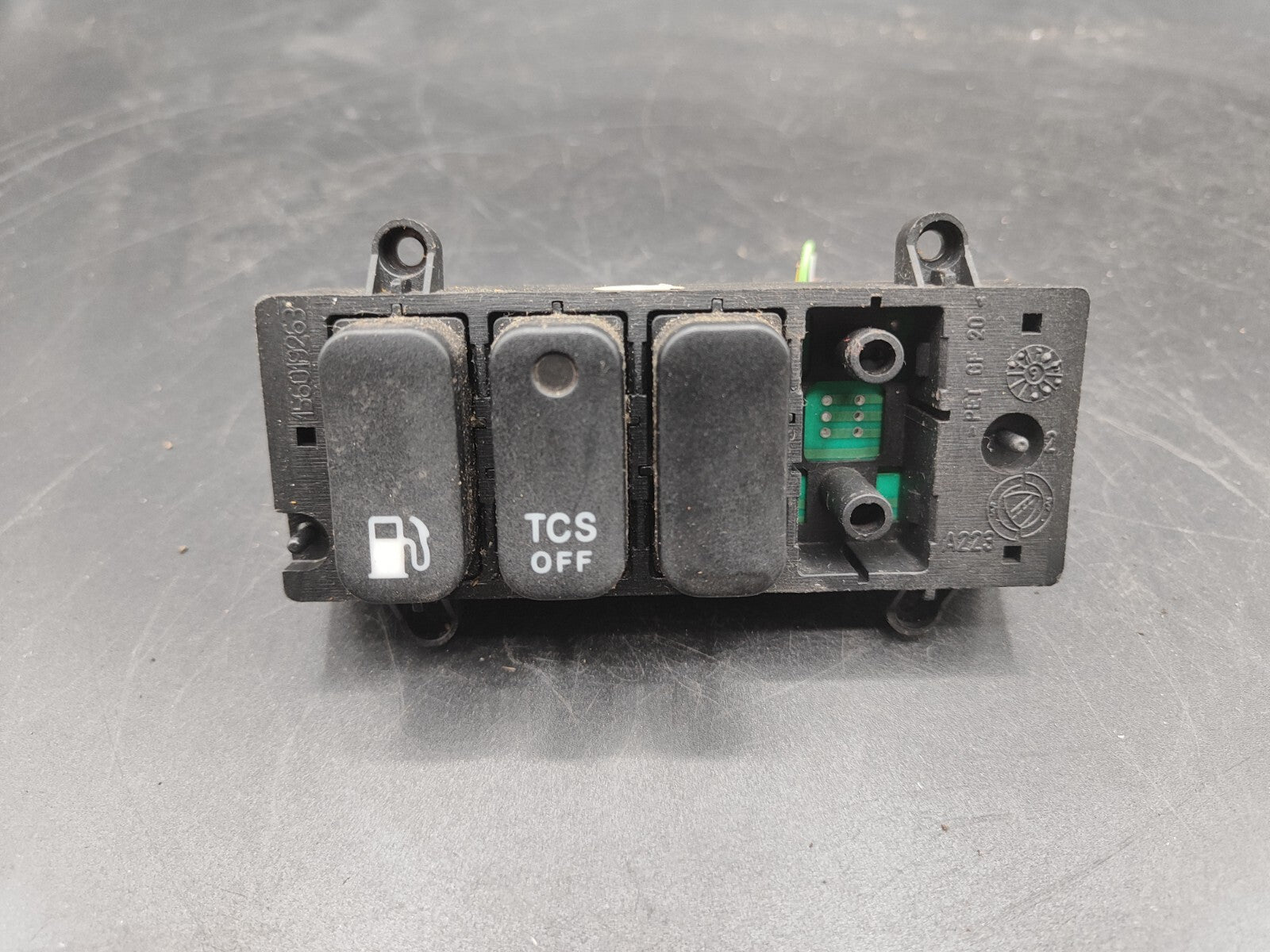 Alfa Romeo 166 2.4JTD 110kW 10V 2003 ASR Fuel Flap Cap Switch Button 156019263