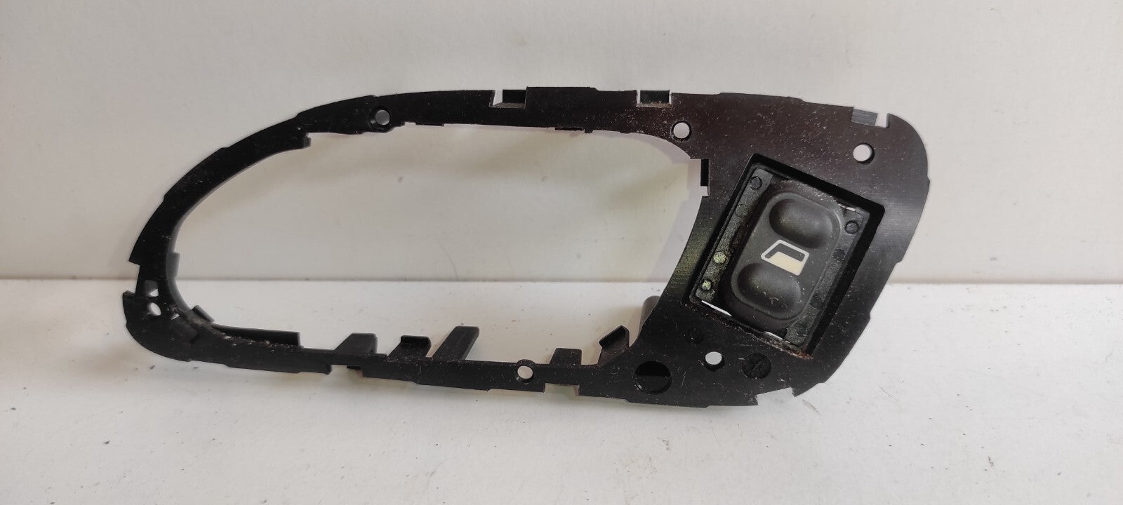 Peugeot 607 3.0i V6 2001 LHD Rear Left Electric Window Switch 9635733680