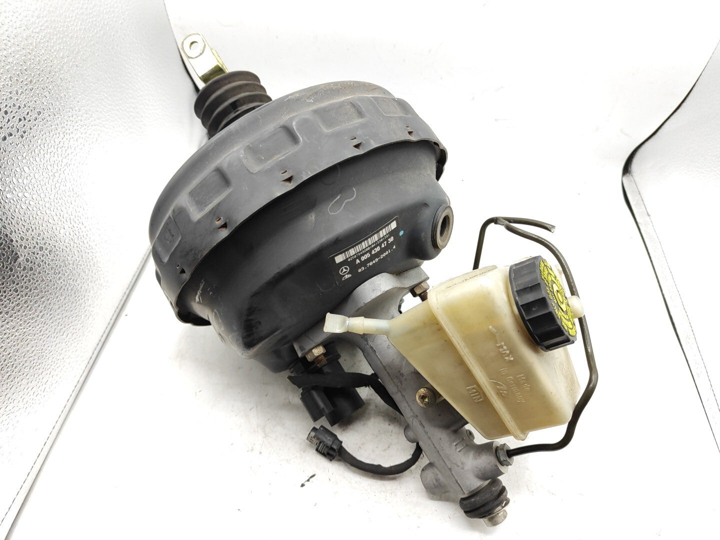 Mercedes Benz C Class C220 W203 2003 2.2CDI Brake Pump Booster A0054304730