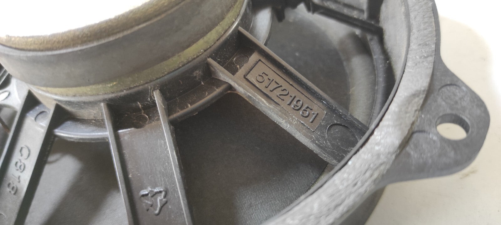 Alfa Romeo 147 1.9JTDm 8V 85kW Diesel 2002 Interior Door Speaker