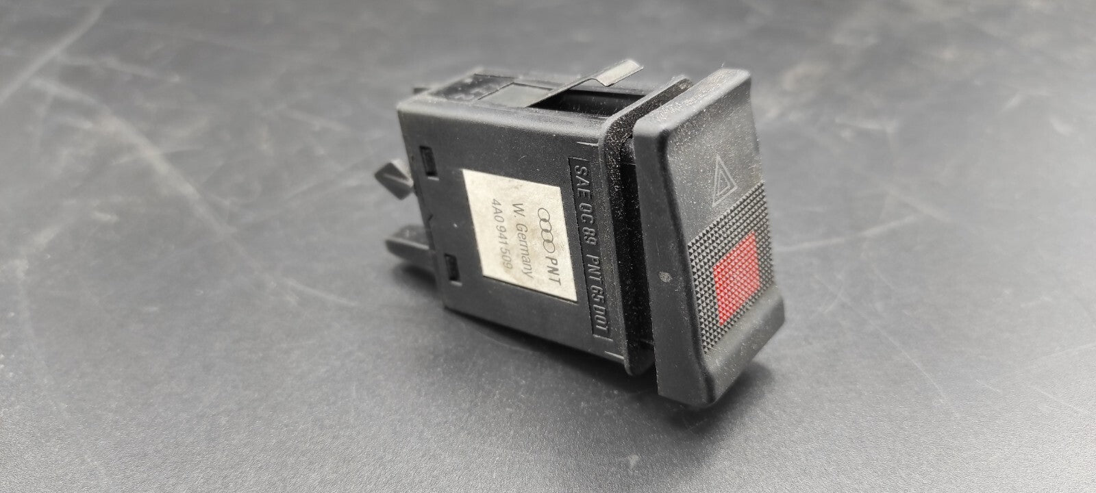 Audi A6 C4 1995 Hazard Light Warning Switch Button 4A0941509