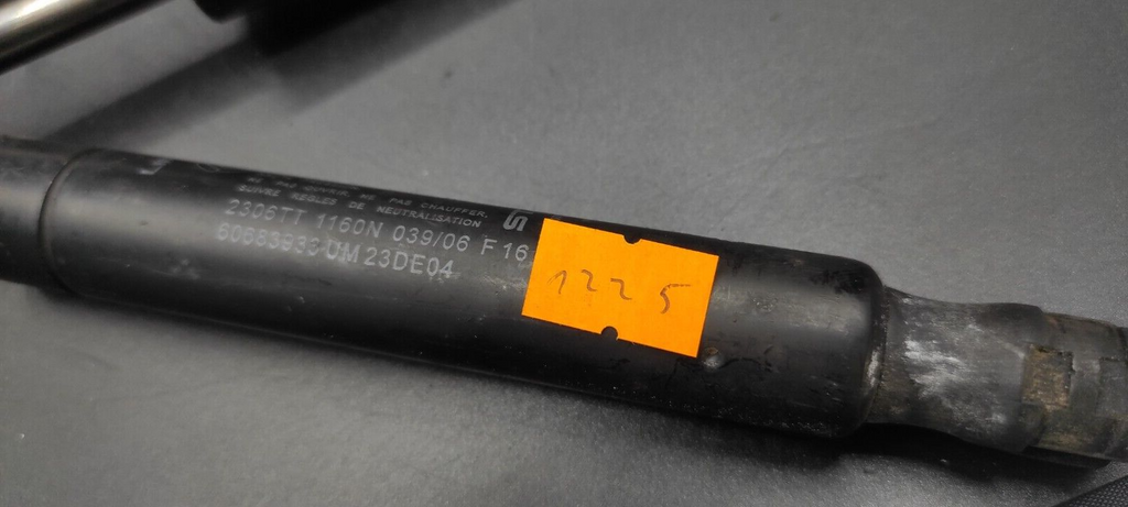 Alfa Romeo 159 SW 2.4JTDm 147kW 2007 Rear Tailgate Gas Shock Set 60683933