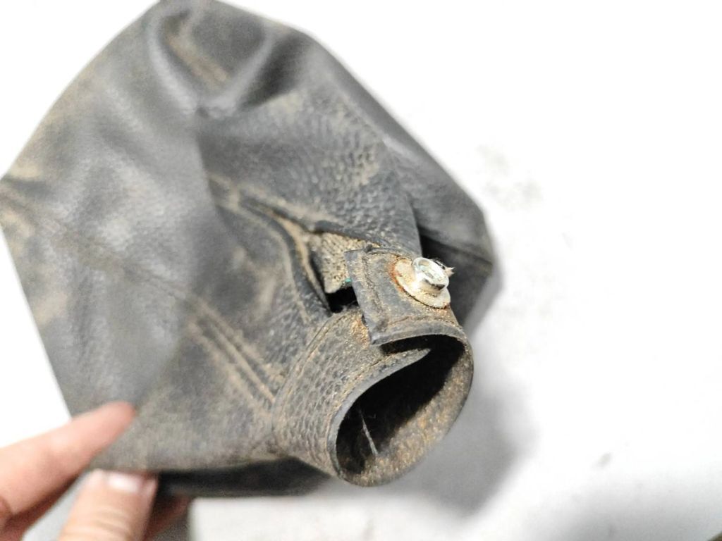 Alfa Romeo 155 1.8i 103kW 1994 Manual Gear lever shifter trim leather  