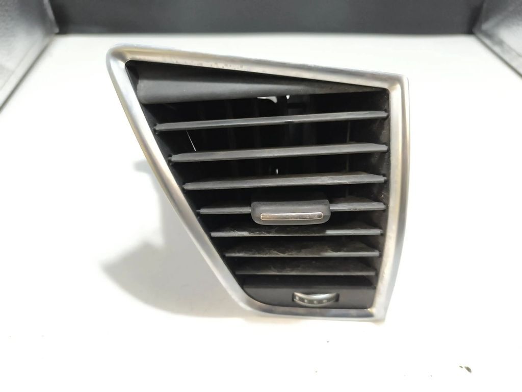 Audi Q5 SQ5 2013 Front Panel dashboard side air vent grill trim 8R2820902F 