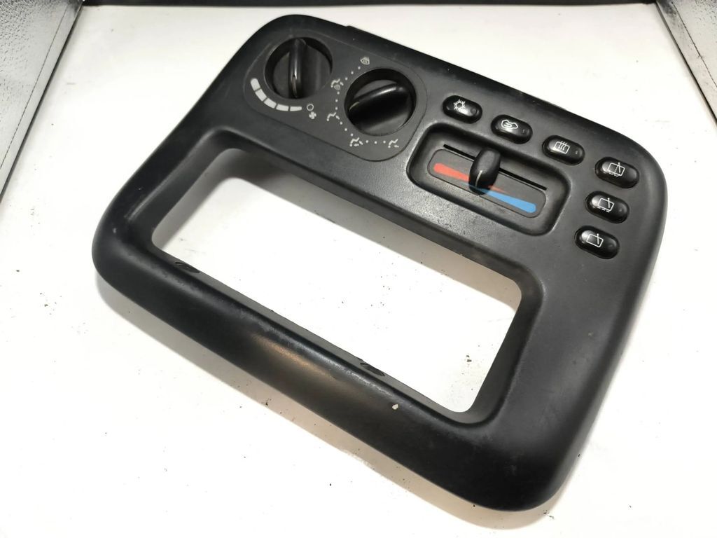 Chrysler Voyager 3.8i 1998 AC Climate control unit module P4677335K 