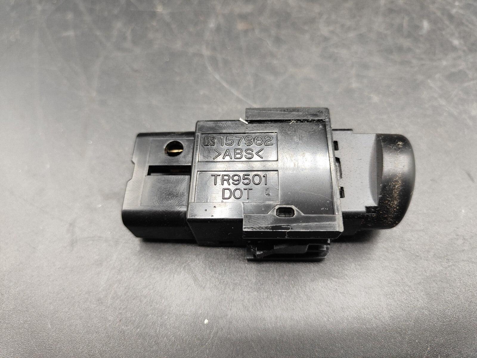 Pontiac Vibe 2004 LHD Hazzard Light Switch Button 157962