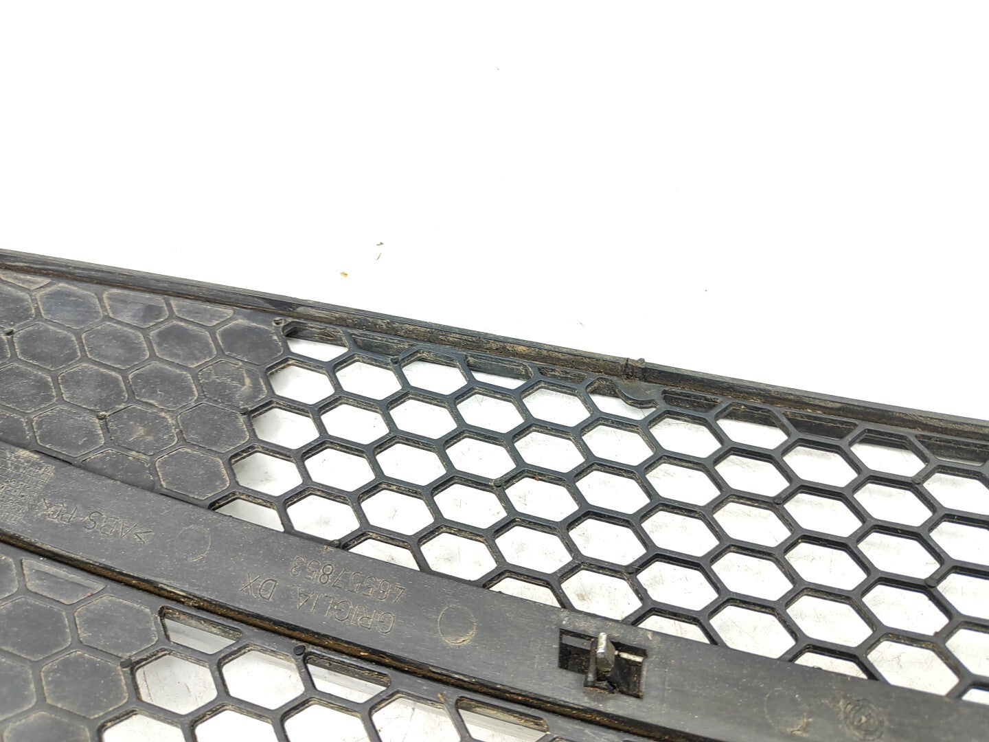 Alfa Romeo 147 1.9JTD 16V 2003 Front Right Bumper Grill 46557853