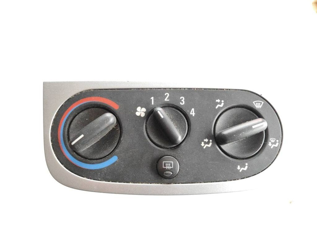 Opel Corsa C 2001 AC Climate control unit module 