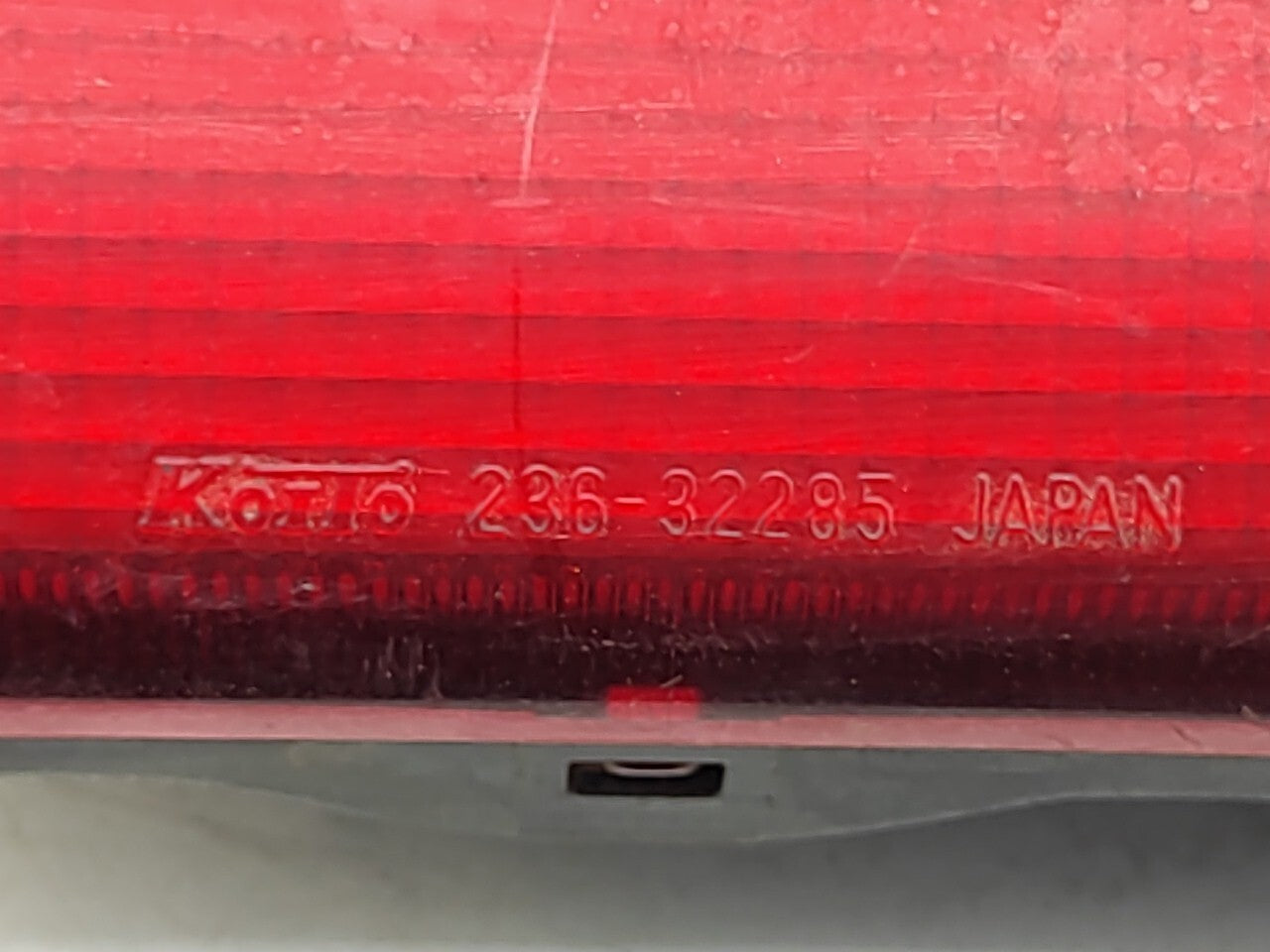 Suzuki Swift 1997 Hatch LHD Rear Center Taillight Light 23632285