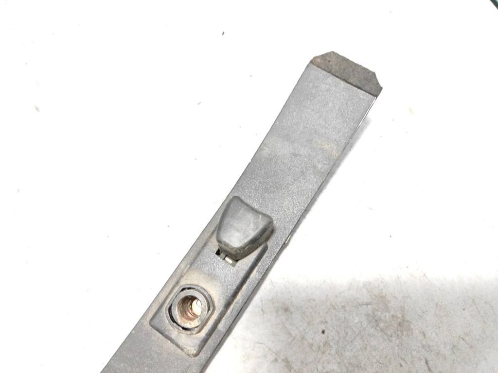 Alfa Romeo 155 1.8i 103kW 1994 Petrol Seat belt adjustment rail 82445638 