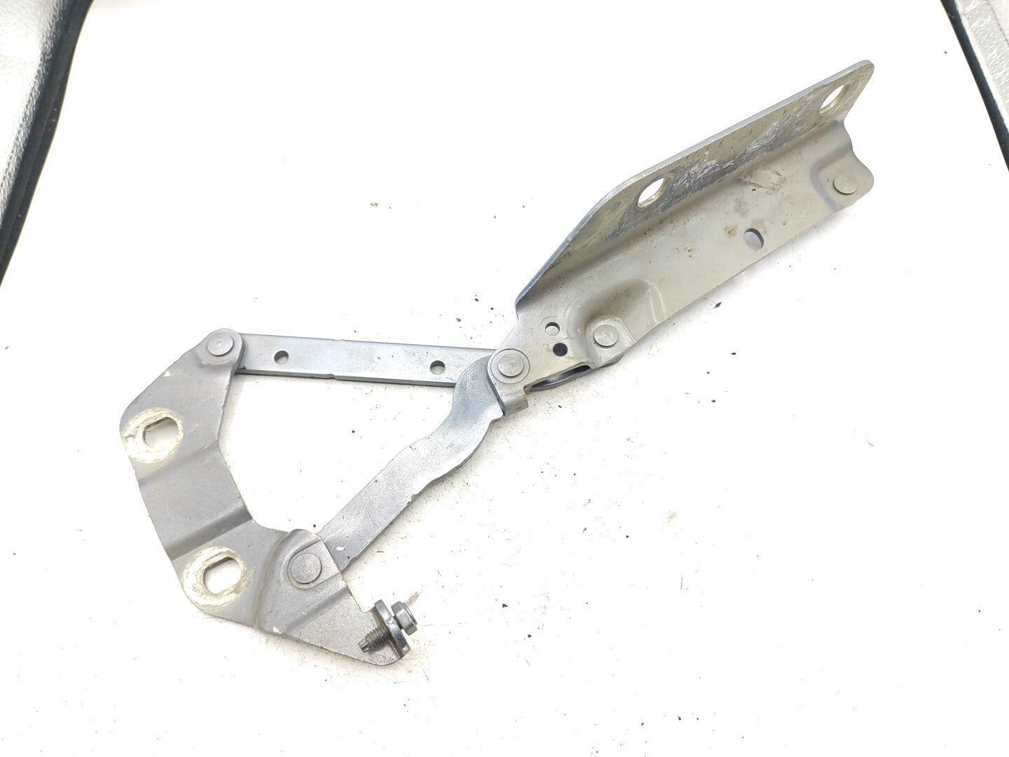 Land Rover Freelander LR2 2009 Front Left Side Bonnet Hood Hinge 6H5216801AC