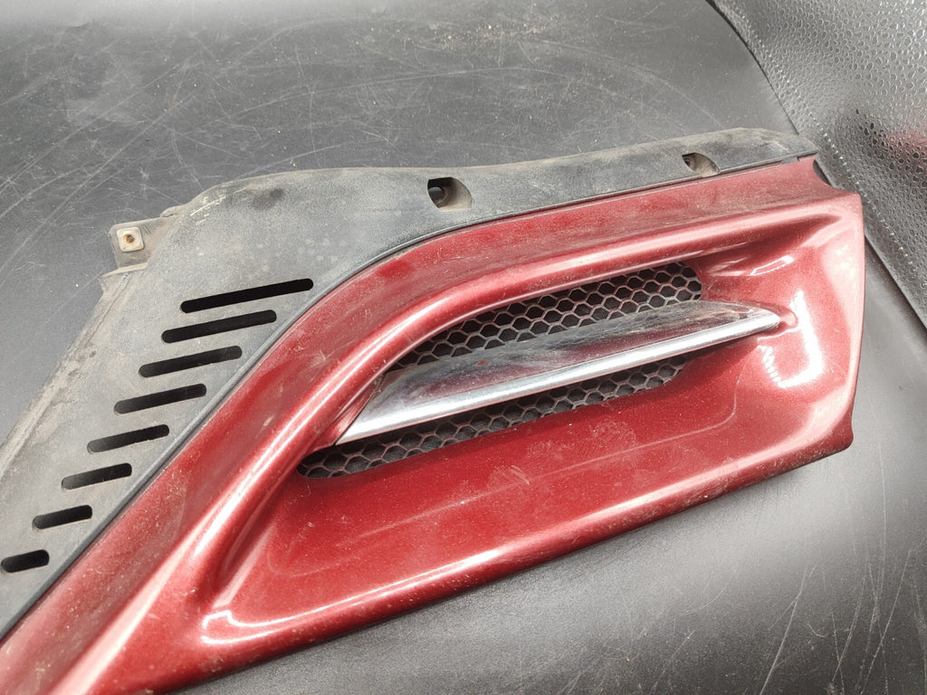 Alfa Romeo 166 2.4JTD 110kW 2003 Front Left Bumper Upper Grill 156016558 RED