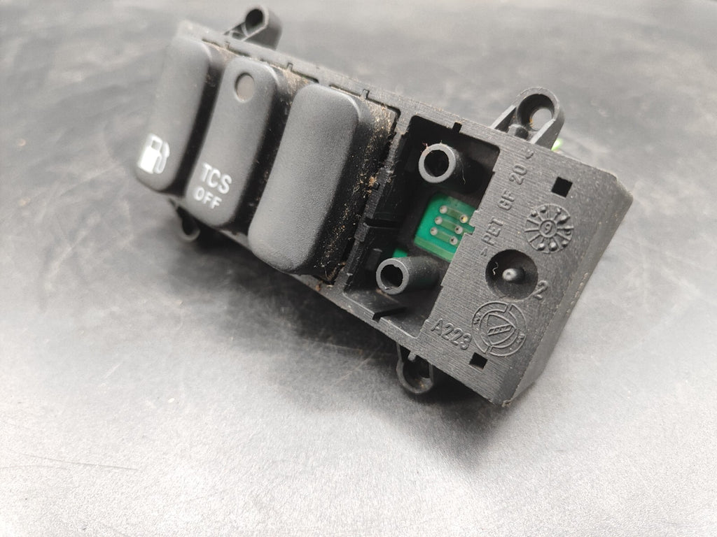 Alfa Romeo 166 2.4JTD 110kW 10V 2003 ASR Fuel Flap Cap Switch Button 156019263