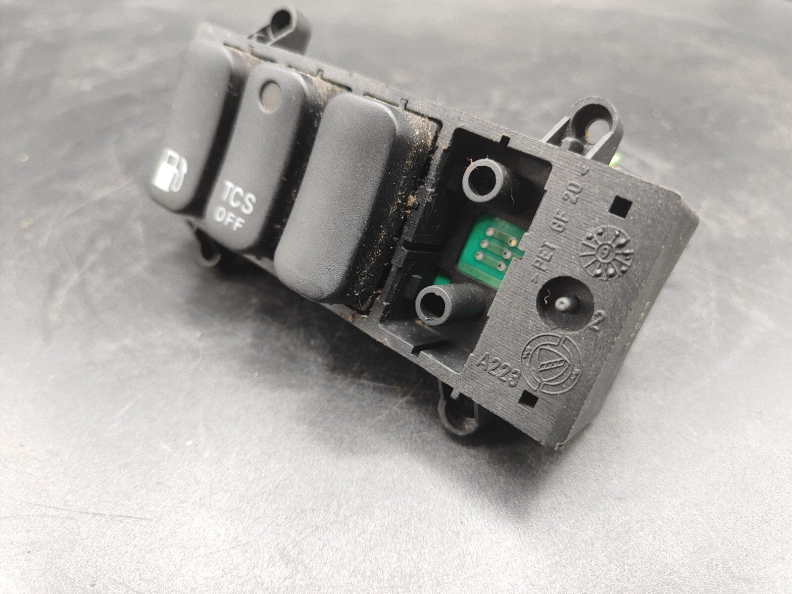 Alfa Romeo 166 2.4JTD 110kW 10V 2003 ASR Fuel Flap Cap Switch Button 156019263