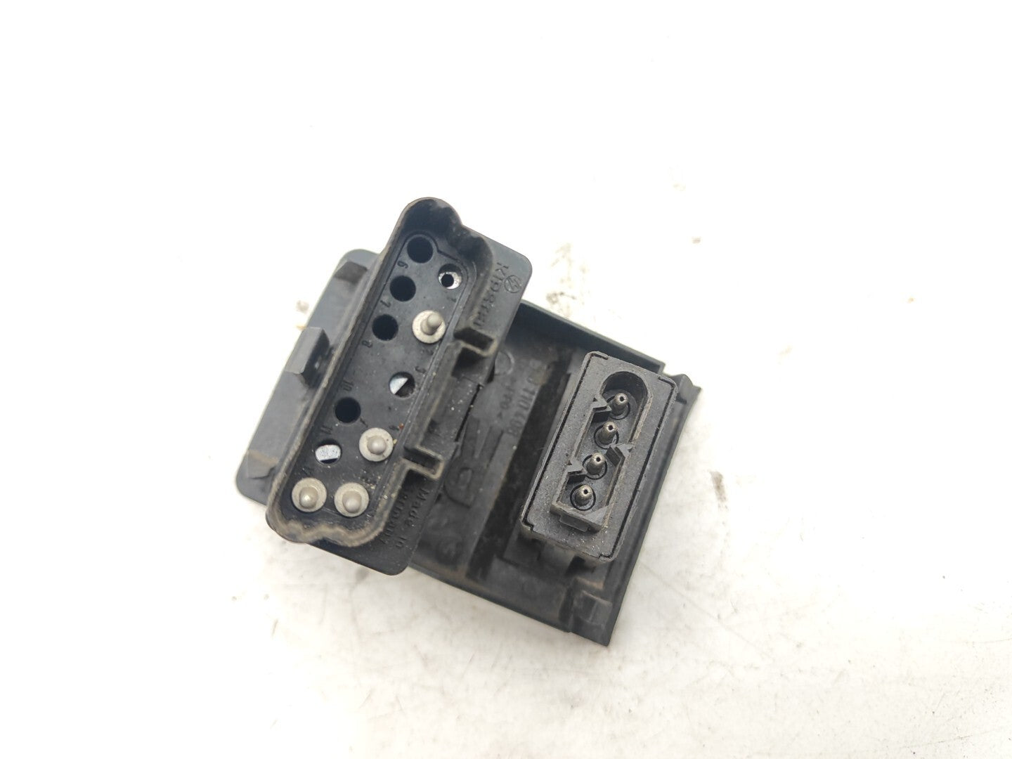 BMW 525i E34 1992 Front Fog Light Button Switch 1389094 61311389094 8110498