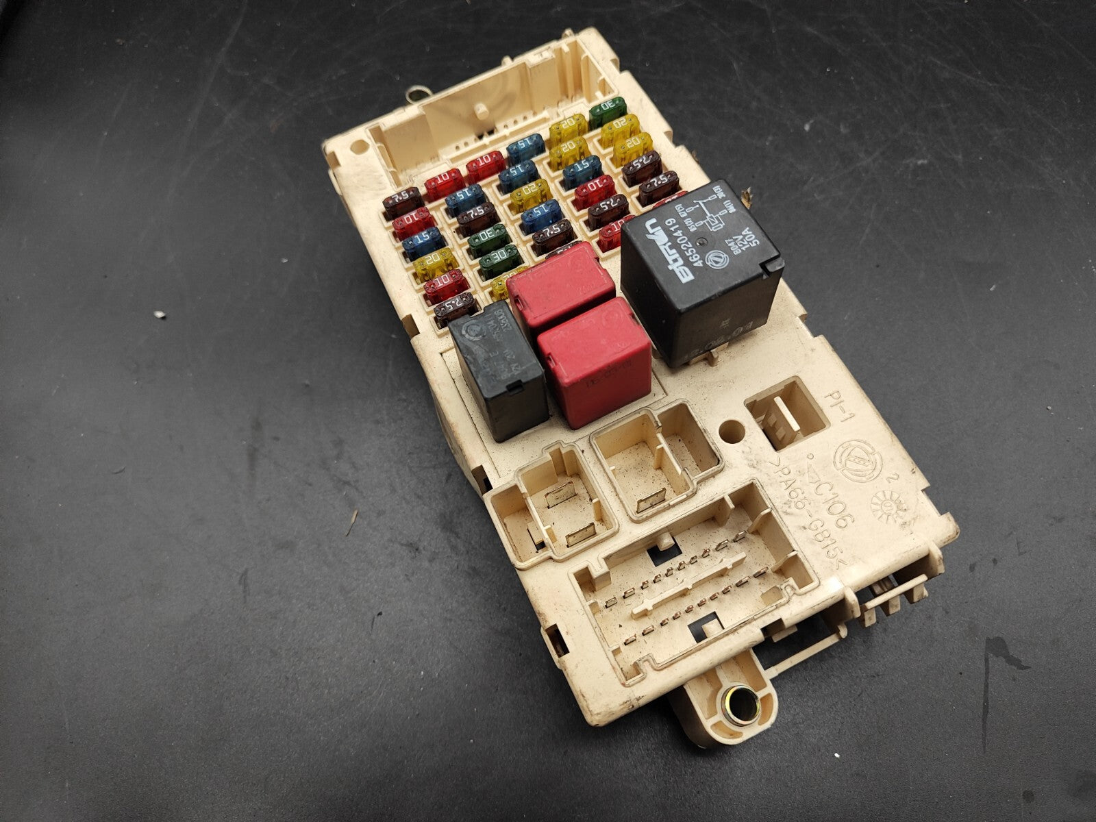 Alfa Romeo 147 8V 2003 Fuse Box Control Unit Module ECU 46558758 467463750