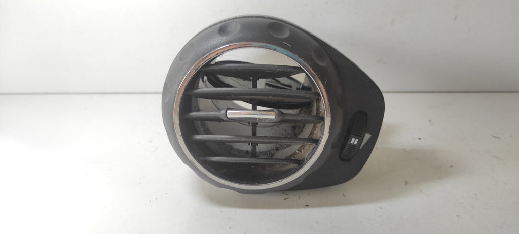 Alfa Romeo 147 1.9JTDm 85kW Diesel 2003 Front Dash Panel Air Vent Grill