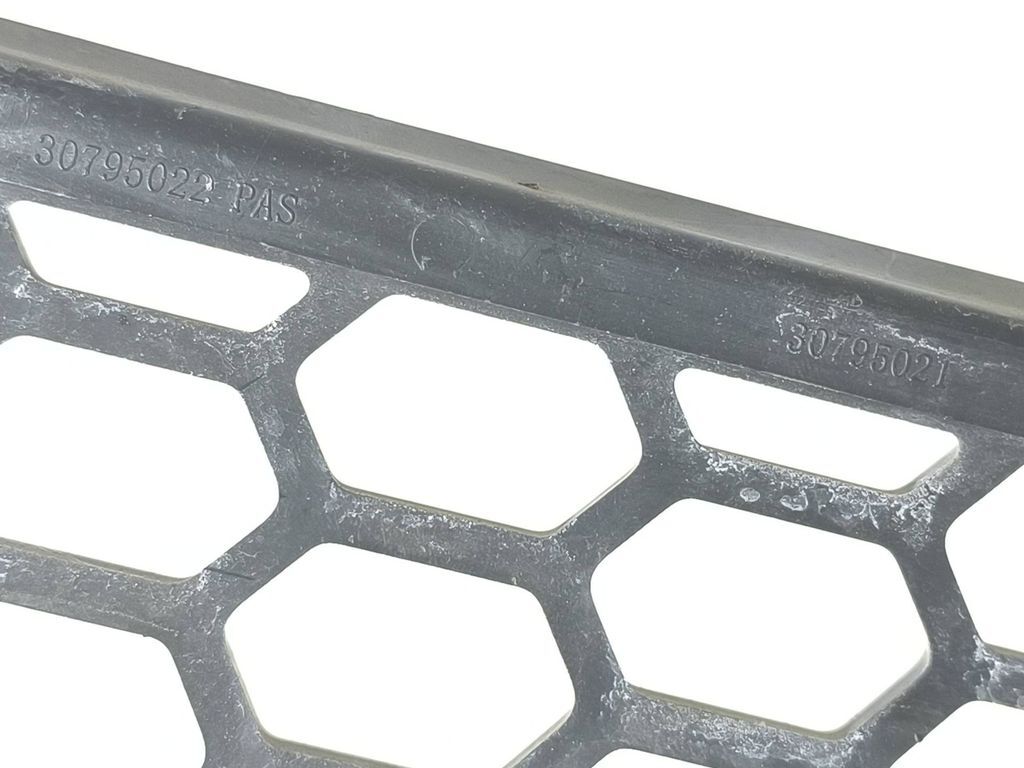 Volvo S60 2012 Front bumper lower grill 30795021 