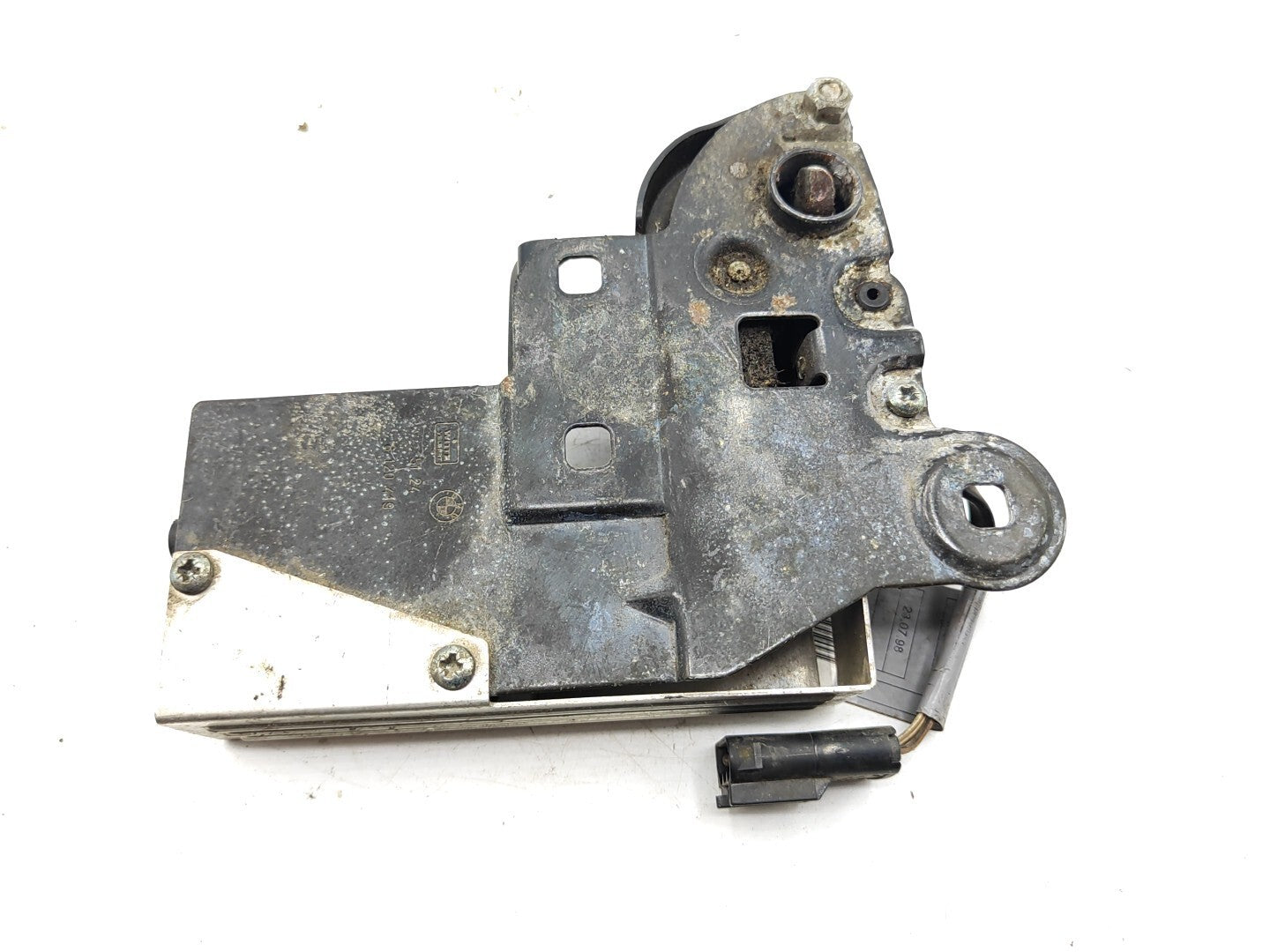 BMW 5 SERIES E39 530D 142kW Estate 2001 Rear tailgate boot lock 8360193