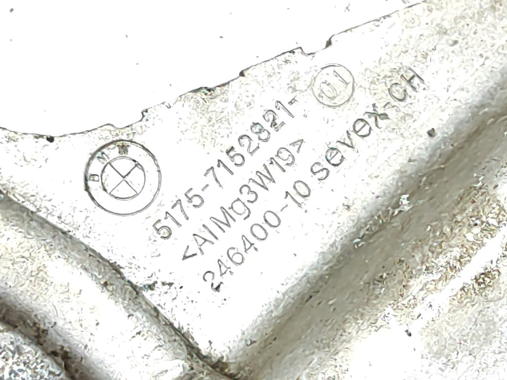 BMW E61 530D 170kW 2006 Left Side underfloor trim bracket 7152821