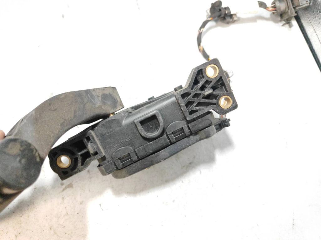 Volkswagen PASSAT B5 2000 Petrol accelerator throttle pedal 8D1723523H 