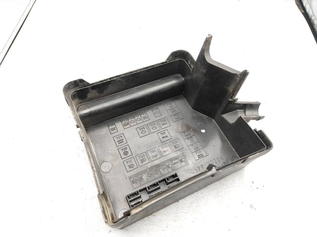 Alfa Romeo 147 1.9JTD 88kW 8V FL 2007 Fuse box cover 1149807 