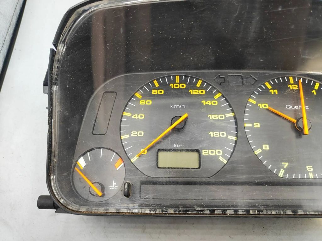 Seat Ibiza 6K1 LHD speedometer instrument cluster 87001323 