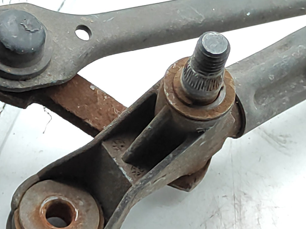 Alfa Romeo 156 2001 LHD Front Winshield Glass Wiper Linkage Motor TGE434M