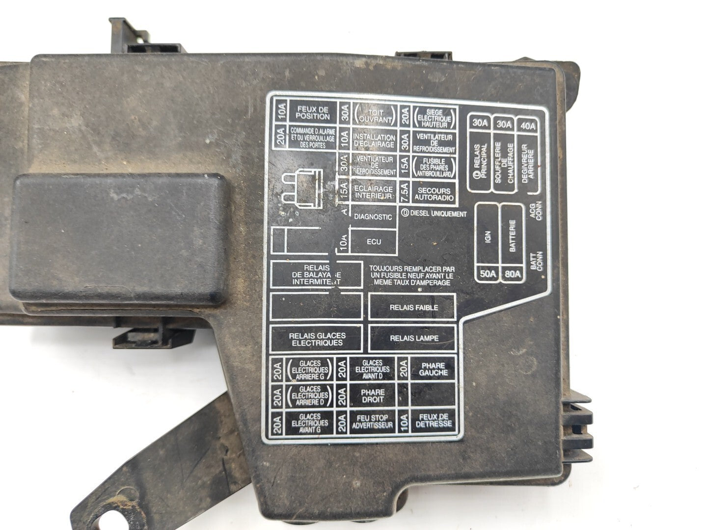 Rover 600 620 618 1995 Fuse Control Relay Box Unit Module YQE102190