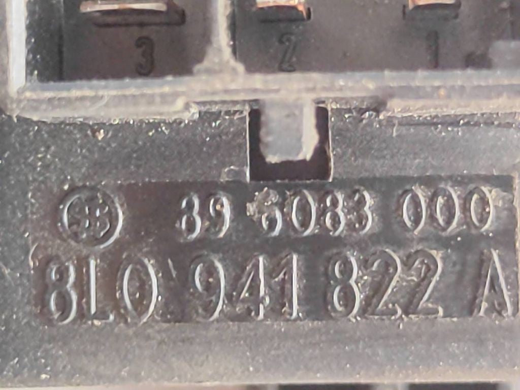 Audi A6 S6 C5 4B 2003 Fuse module 8L0941822A 