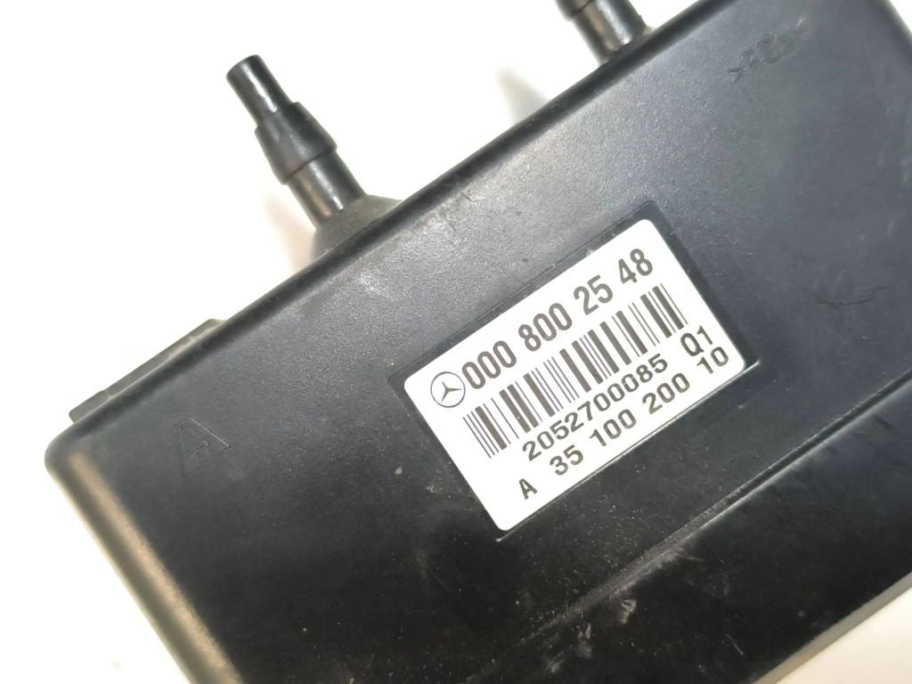 Mercedes-Benz E W211 2003 Central lock vacuum pump 0008002548 
