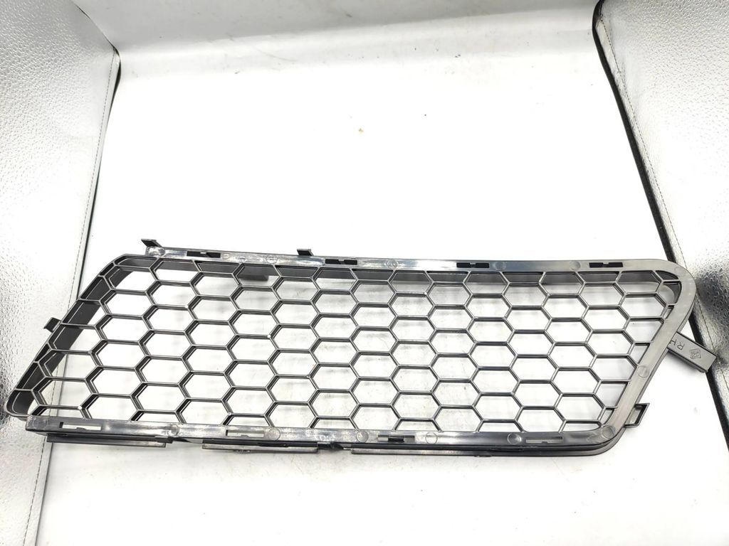 Alfa Romeo 159 2.4JTDm 147kW Saloon 2006 Front right bumper lower grill 